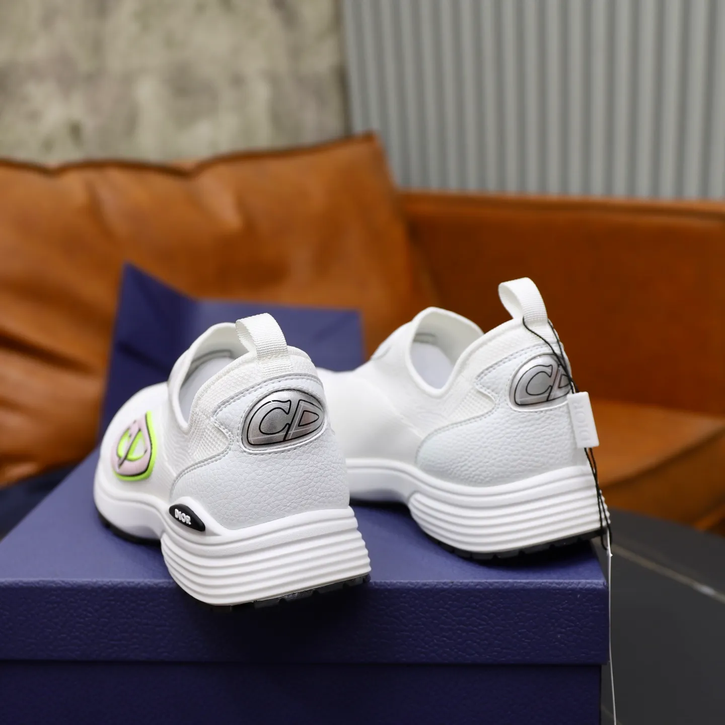 Ex-factory price: 520💰Dior B30’s latest hot model is shipped, the original version is made 1:1 ▪️ Fabric: Original customized fly woven ▪️ Lining: Imported breathable mesh ▪️ Sole: Original molded non-slip outsole ▪️ Size: 38-45 (45 is custom-made and cannot be returned)